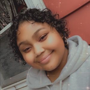 Meet your Posher, Jade